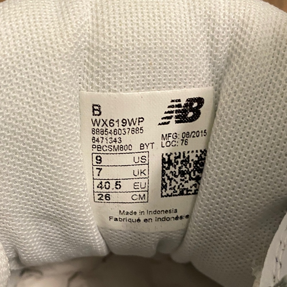 NIB New Balance White Athletic Shoes - Picture 6 of 11